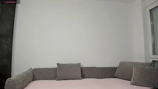 nikki-moon online show from April 21, 2026, 11:28 am