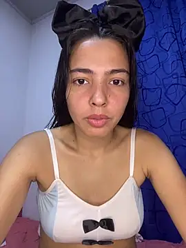 allyson-cute03 online show from April 21, 2026, 1:39 pm