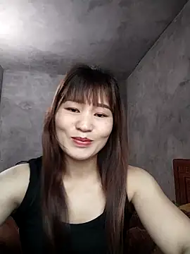 Snapshot of Lilinn_ chatting on April 19, 2026, 12:00 am Lilinn online show from April 19, 2026, 12:00 am