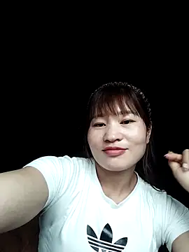 Snapshot of Lilinn_ chatting on April 28, 2026, 3:22 am Lilinn online show from April 28, 2026, 3:22 am