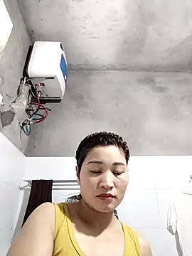 Snapshot of Lilinn_ chatting on April 21, 2026, 4:41 am Lilinn online show from April 21, 2026, 4:41 am
