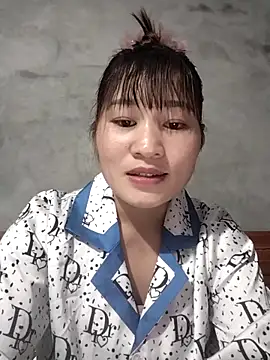 Snapshot of Lilinn_ chatting on April 23, 2026, 12:29 pm Lilinn online show from April 23, 2026, 12:29 pm