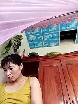 Snapshot of Lilinn_ chatting on May 28, 2026, 5:15 am Lilinn online show from May 28, 2026, 5:15 am