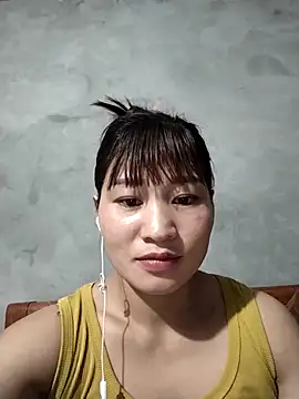 Snapshot of Lilinn_ chatting on April 17, 2026, 1:03 pm Lilinn online show from April 17, 2026, 1:03 pm