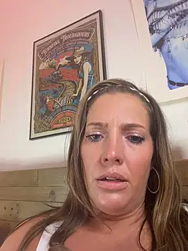 Snapshot of hollyharmd chatting on June 18, 2026, 6:01 am hollyharmd online show from June 18, 2026, 6:01 am