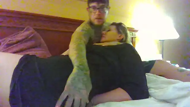 Darkcrowncouple online show from February 28, 2026, 1:55 pm