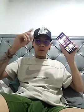 Snapshot of SweetMilo chatting on February 28, 2026, 10:26 am SweetMilo online show from February 28, 2026, 10:26 am