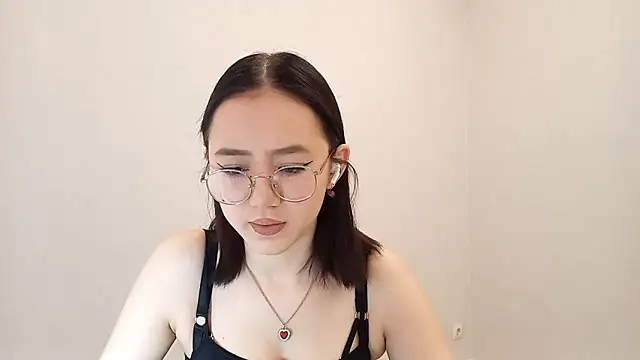 Snapshot of SolvedGlobe chatting on March 11, 2026, 1:05 pm SolvedGlobe online show from March 11, 2026, 1:05 pm