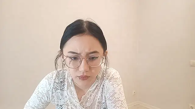 Snapshot of SolvedGlobe chatting on April 14, 2026, 1:16 pm SolvedGlobe online show from April 14, 2026, 1:16 pm