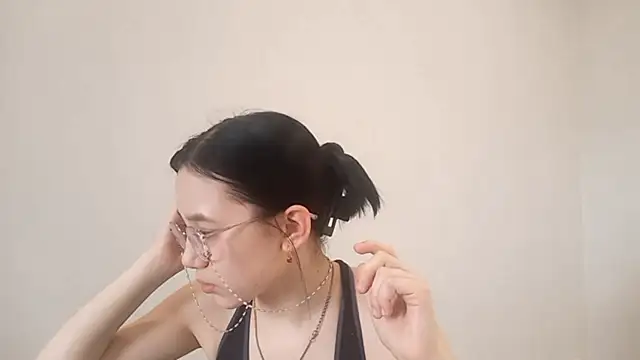 Snapshot of SolvedGlobe chatting on April 7, 2026, 2:41 pm SolvedGlobe online show from April 7, 2026, 2:41 pm