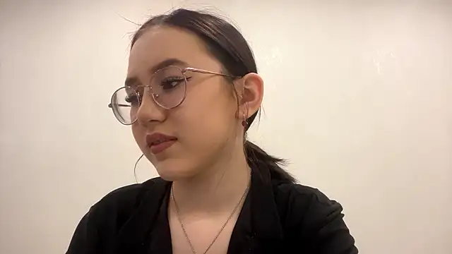 Snapshot of SolvedGlobe chatting on March 4, 2026, 3:20 pm SolvedGlobe online show from March 4, 2026, 3:20 pm