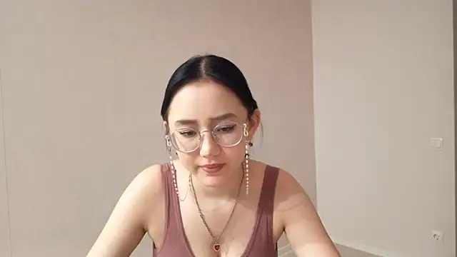 Snapshot of SolvedGlobe chatting on April 3, 2026, 2:01 pm SolvedGlobe online show from April 3, 2026, 2:01 pm