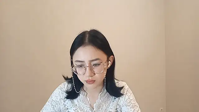 Snapshot of SolvedGlobe chatting on April 10, 2026, 2:13 pm SolvedGlobe online show from April 10, 2026, 2:13 pm