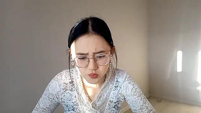 Snapshot of SolvedGlobe chatting on April 9, 2026, 2:12 pm SolvedGlobe online show from April 9, 2026, 2:12 pm