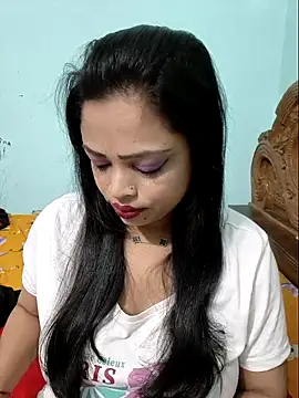Snapshot of Beauty-3 chatting on May 4, 2026, 10:01 pm Beauty-3 online show from May 4, 2026, 10:01 pm