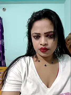 Snapshot of Beauty-3 chatting on May 6, 2026, 11:36 am Beauty-3 online show from May 6, 2026, 11:36 am