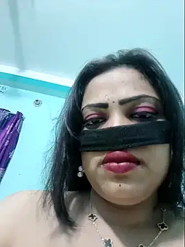 Snapshot of Beauty-3 chatting on April 24, 2026, 12:45 am Beauty-3 online show from April 24, 2026, 12:45 am