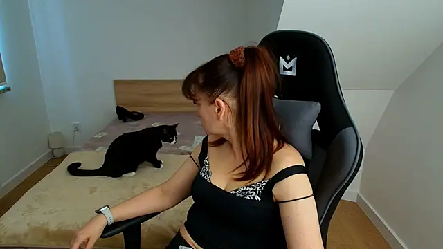 LaraMouse online show from March 24, 2026, 3:01 pm