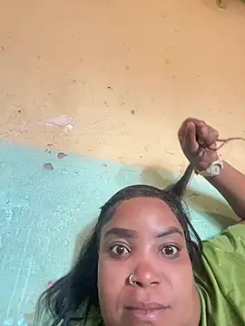 friendlybitch22 online show from May 7, 2026, 9:01 am