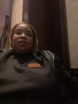 friendlybitch22 online show from May 26, 2026, 6:06 pm