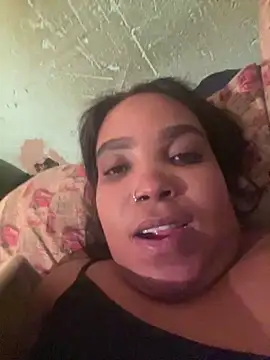friendlybitch22 online show from April 28, 2026, 12:42 am