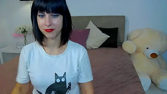 HeidieRaven online show from April 15, 2026, 12:32 pm