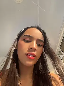Mia-villalobos online show from May 7, 2026, 9:40 pm