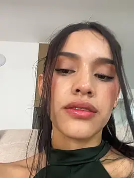 Mia-villalobos online show from March 25, 2026, 2:05 pm