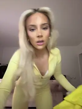 Naughtyblondex online show from April 17, 2026, 8:33 pm