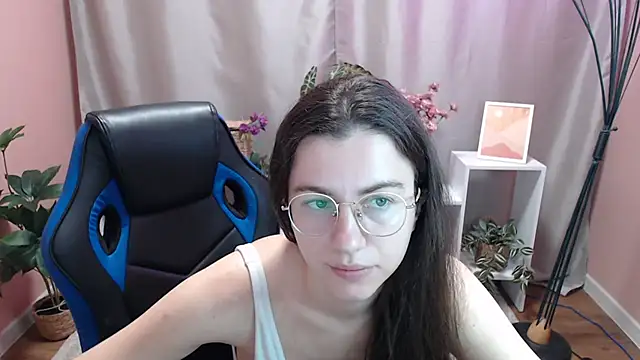Snapshot of MistyBree chatting on May 21, 2026, 8:12 am MistyBree online show from May 21, 2026, 8:12 am