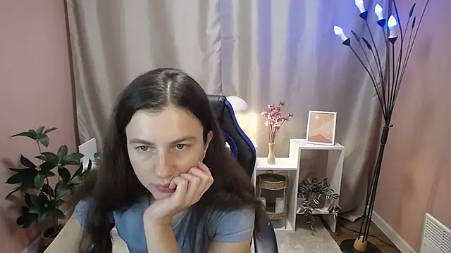 Snapshot of MistyBree chatting on June 11, 2026, 8:00 am MistyBree online show from June 11, 2026, 8:00 am