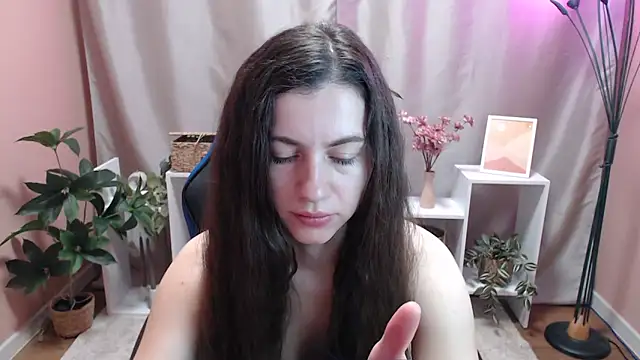 Snapshot of MistyBree chatting on May 1, 2026, 8:08 am MistyBree online show from May 1, 2026, 8:08 am
