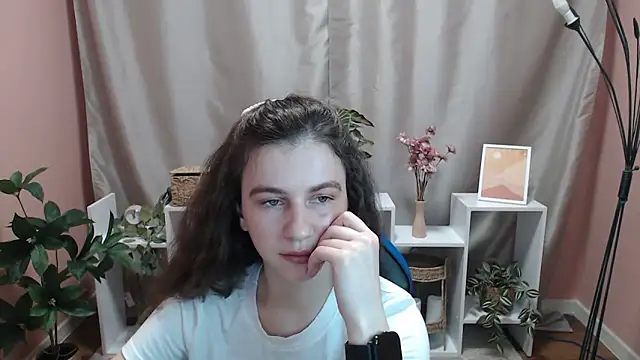 Snapshot of MistyBree chatting on May 16, 2026, 8:02 am MistyBree online show from May 16, 2026, 8:02 am