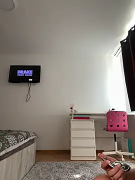 adellasweet online show from March 17, 2026, 12:19 pm