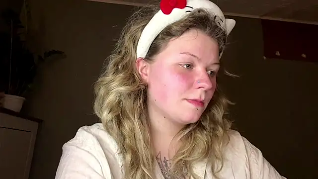 YoungAlina online show from April 22, 2026, 10:38 pm