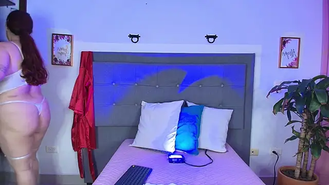 Kiara noirr online show from April 25, 2026, 11:24 am