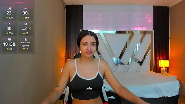 Snapshot of lizzie_skinny chatting on April 22, 2026, 12:12 pm lizzie skinny online show from April 22, 2026, 12:12 pm
