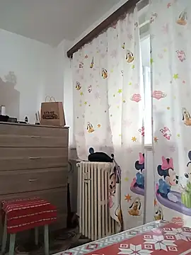 Snapshot of roxana_e43 chatting on July 21, 2026, 4:36 am roxana e43 online show from July 21, 2026, 4:36 am