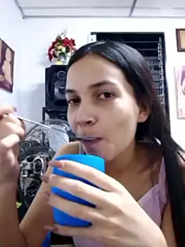Snapshot of BiancaRoyale chatting on May 1, 2026, 7:35 am BiancaRoyale online show from May 1, 2026, 7:35 am