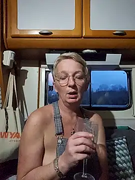 lescoquinsdu40 online show from March 13, 2026, 6:24 pm