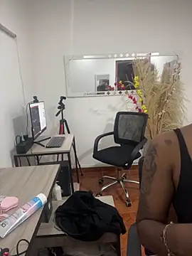 Snapshot of Emi_rousse chatting on March 21, 2026, 11:58 am Emi rousse online show from March 21, 2026, 11:58 am