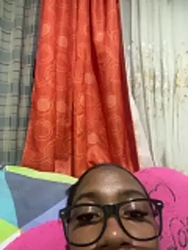 Snapshot of Emi_rousse chatting on April 14, 2026, 3:55 am Emi rousse online show from April 14, 2026, 3:55 am