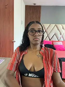 Snapshot of Emi_rousse chatting on March 9, 2026, 12:30 pm Emi rousse online show from March 9, 2026, 12:30 pm