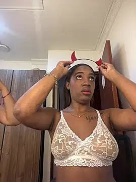 Snapshot of Emi_rousse chatting on April 2, 2026, 12:34 pm Emi rousse online show from April 2, 2026, 12:34 pm