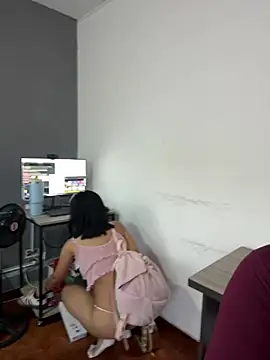 Snapshot of Emi_rousse chatting on March 17, 2026, 12:30 pm Emi rousse online show from March 17, 2026, 12:30 pm