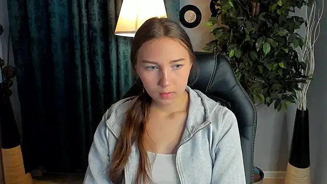 OliviaLang online show from May 14, 2026, 10:56 am