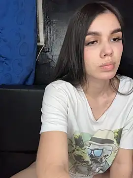 Lucy doll666 online show from May 7, 2026, 2:05 am