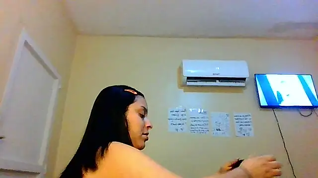 Snapshot of Athenasnew chatting on June 3, 2026, 5:28 pm Athenasnew online show from June 3, 2026, 5:28 pm