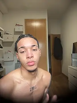 1lwkey online show from March 3, 2026, 1:29 pm