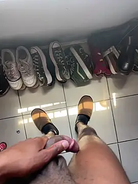 Snapshot of BumbleBee84 chatting on March 21, 2026, 11:03 am BumbleBee84 online show from March 21, 2026, 11:03 am